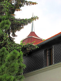 Turmdach mit Bitumenschindeln